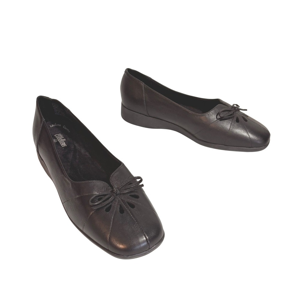 Cobbie Cuddlers Black Leather Peron Comfort Flats Bow Cutout Shoes 8W Wide NWOT